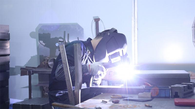 Conception et réalisation d'outillages